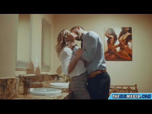 ❤️ Kapag ang isang busty blonde seduces sa isang pampublikong banyo ️❌ Fucking video  sa tl.porngifmag-com.ru